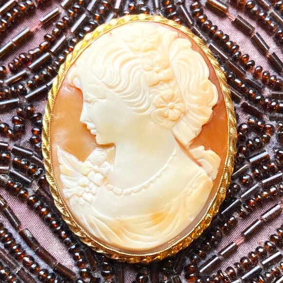 Magnificent left-facing gold-filled shell cameo brooch/pendant - Picture 1 of 8